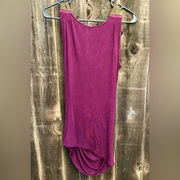 Sleeveless Burgundy Blouse w/Metal Detailing, Women’s Size M - Picture 2 of 7